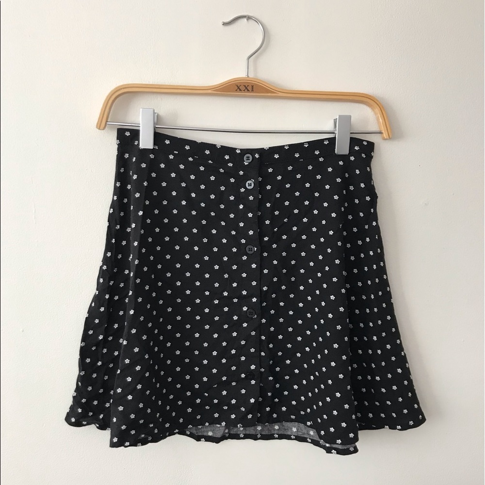 (NWOT) H&M Black & White Floral Print Mini Skirt